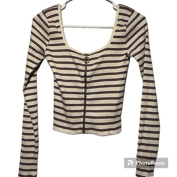 HOLLISTER LONG SLEEVE STRIPPED TOP - Picture 5 of 8